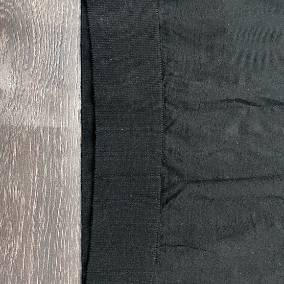 Massimo Dutti Medium Black V-Neck 100% Merino Wool Sweater - Picture 11 of 12